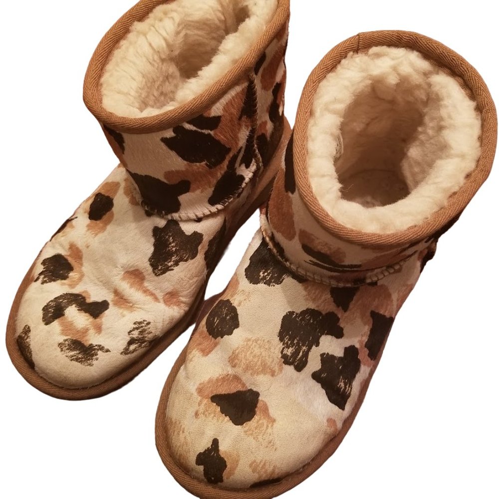 UGG | Kids | Cow Print | Classic Mini Boots | S/N 1123619K | Size: US 3